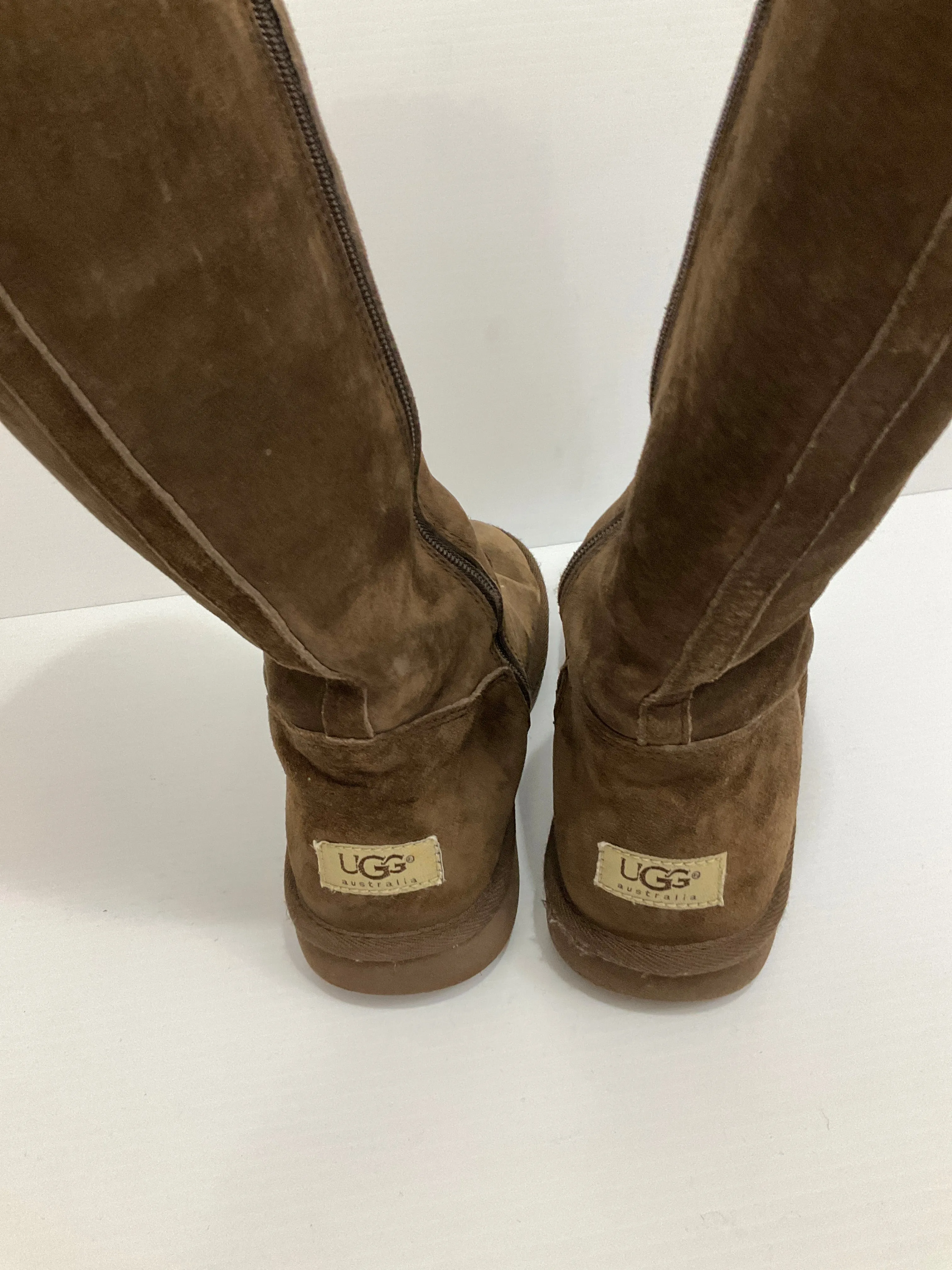 Boots Snow By Ugg  Size: 8