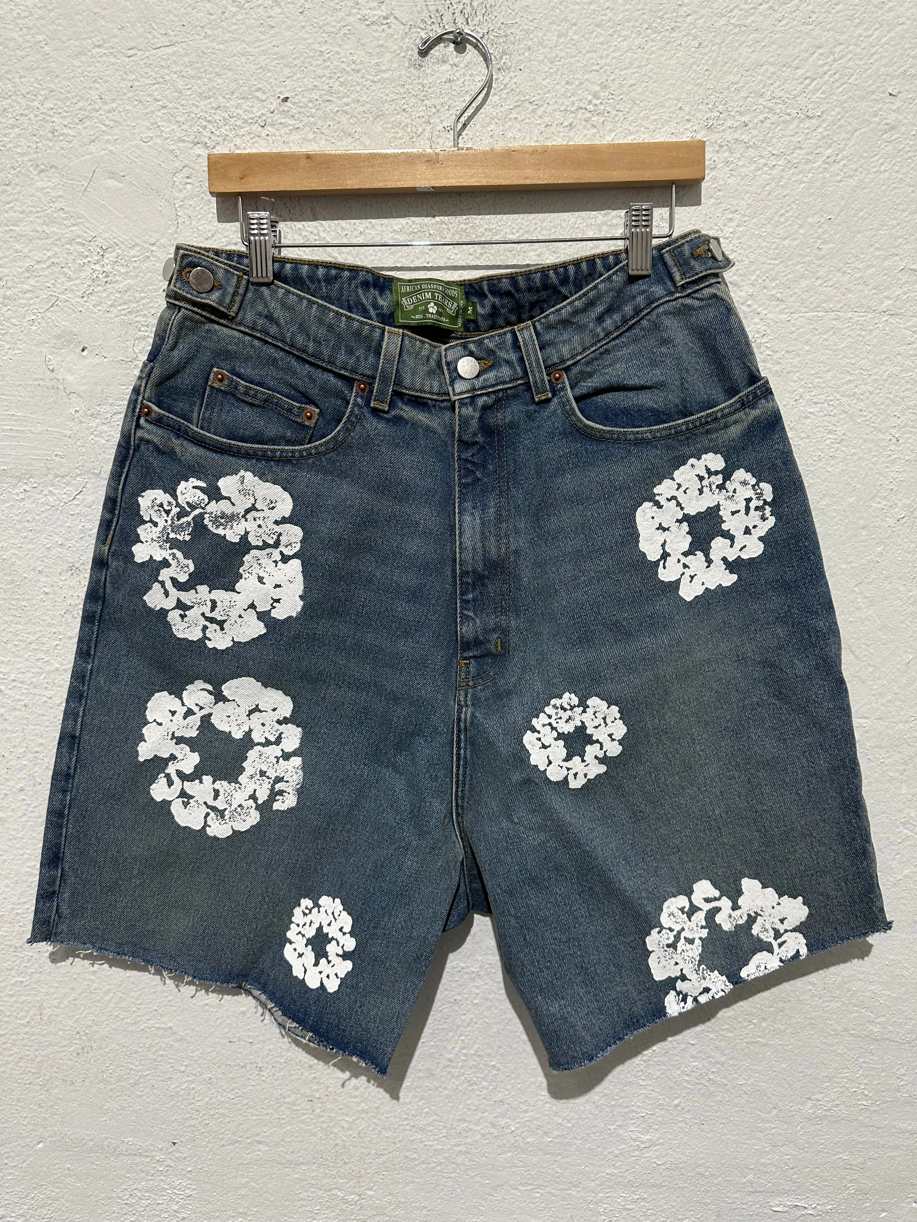 NEW Denim Tears Cotton Wreath Jean Shorts - Light Wash